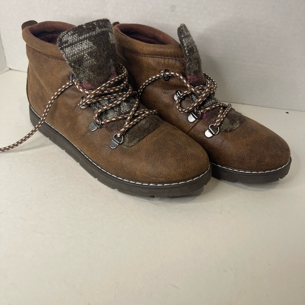 Skechers Brown Suede Footwear